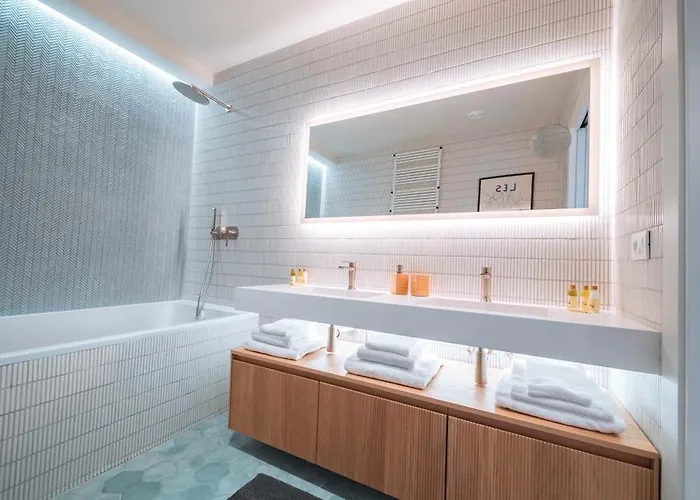 Luxury Seafront Promenade Apartment *